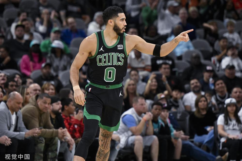 并以独特的 并以独特的